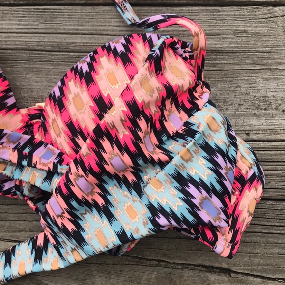 Victoria’s Secret 34A Wrap Around Bikini Top - Picture 2 of 8